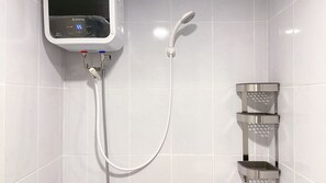 Studio | Bathroom | Shower, towels