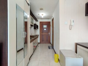 Studio | Private kitchen | Full-sized fridge, stovetop - Cozy Studio At Galeri Cimbuleuit 1 Apartment (Bandung)