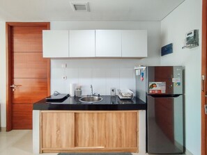 Apartamento | Cozinha privada | Geladeira grande, cooktop