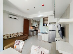Living area - The Urbanite 2Br At Apartment Dago Suites (Bandung)