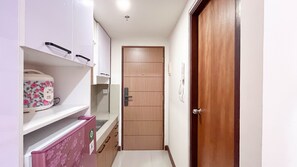 Estudio | Cocina privada | Frigorífico grande y placa de cocina
