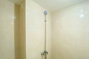 Estúdio | Banheiro | Chuveiro, produtos de toalete grátis, toalhas de banho