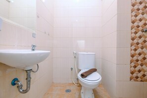 Estudio | Baño | Ducha, artículos de higiene personal gratuitos y toallas