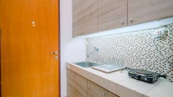 Studio | Eget kök | Stort kylskåp och spishäll