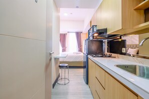 Studio | Private kitchen | Full-sized fridge, stovetop