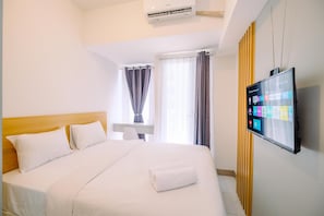 Studio - Well Furnished And Restful Studio Tokyo Riverside Pik 2 Apartment (Teluknaga)