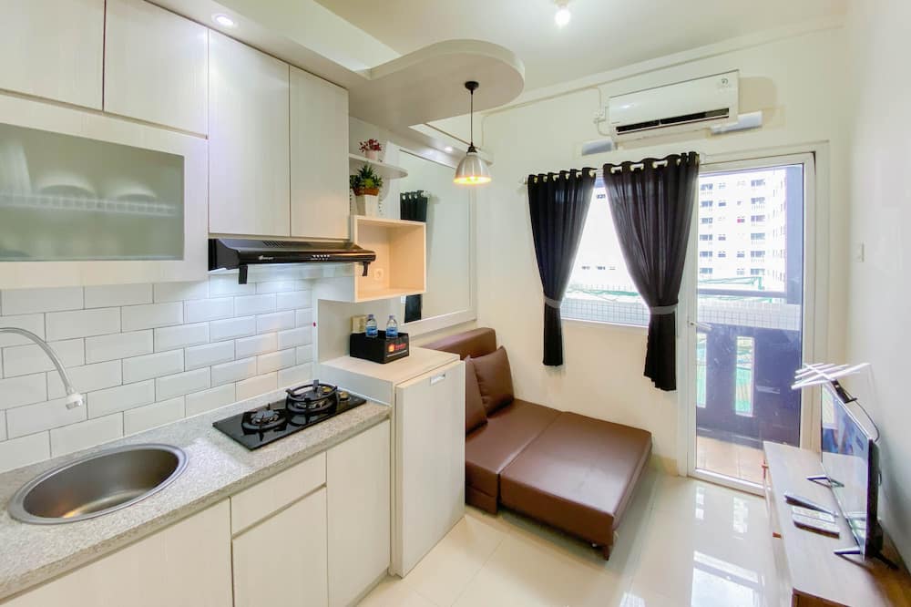 Good Choice And Homey 2Br At Green Pramuka City Apartment