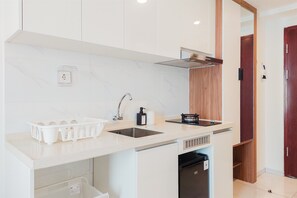 Studiolejlighed | Privat køkken | Køleskab/fryser i fuld størrelse, kogeplade