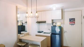 Apartment | Private kitchen | Full-sized fridge, stovetop