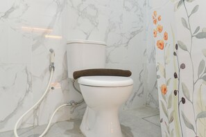 Studio | Bathroom