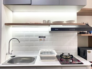 Estudio | Cocina privada | Refrigerador con congelador y parrilla de estufa