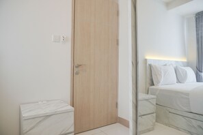 2 bedrooms, free WiFi - Well Furnished And Homey 2Br Tokyo Riverside Pik 2 Apartment (Teluknaga)