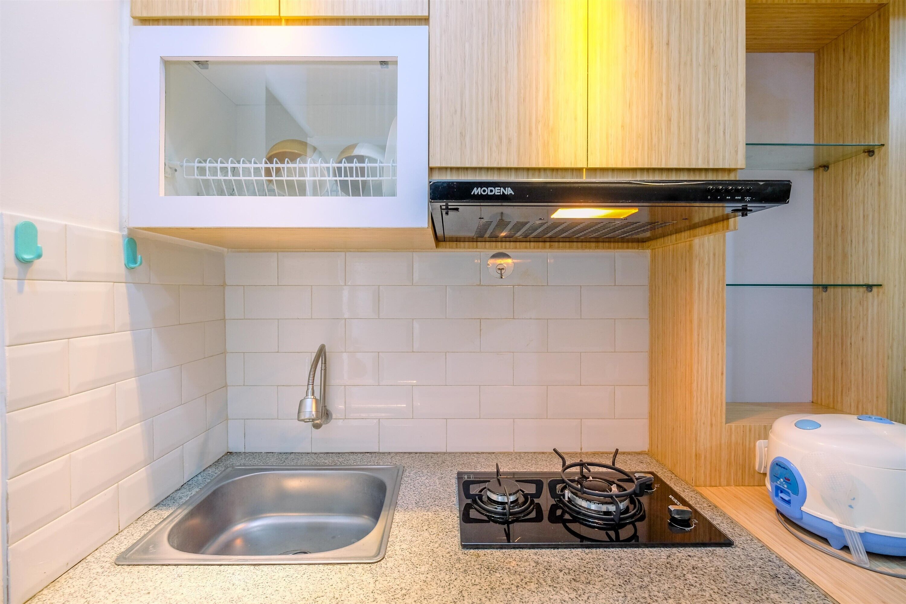 Estudio | Cocina privada | Frigorífico grande y placa de cocina