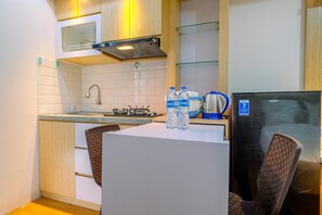 Studio | Private kitchen | Full-sized fridge, stovetop - Best Deal And Simply Studio Bassura City Apartment (Jakarta)