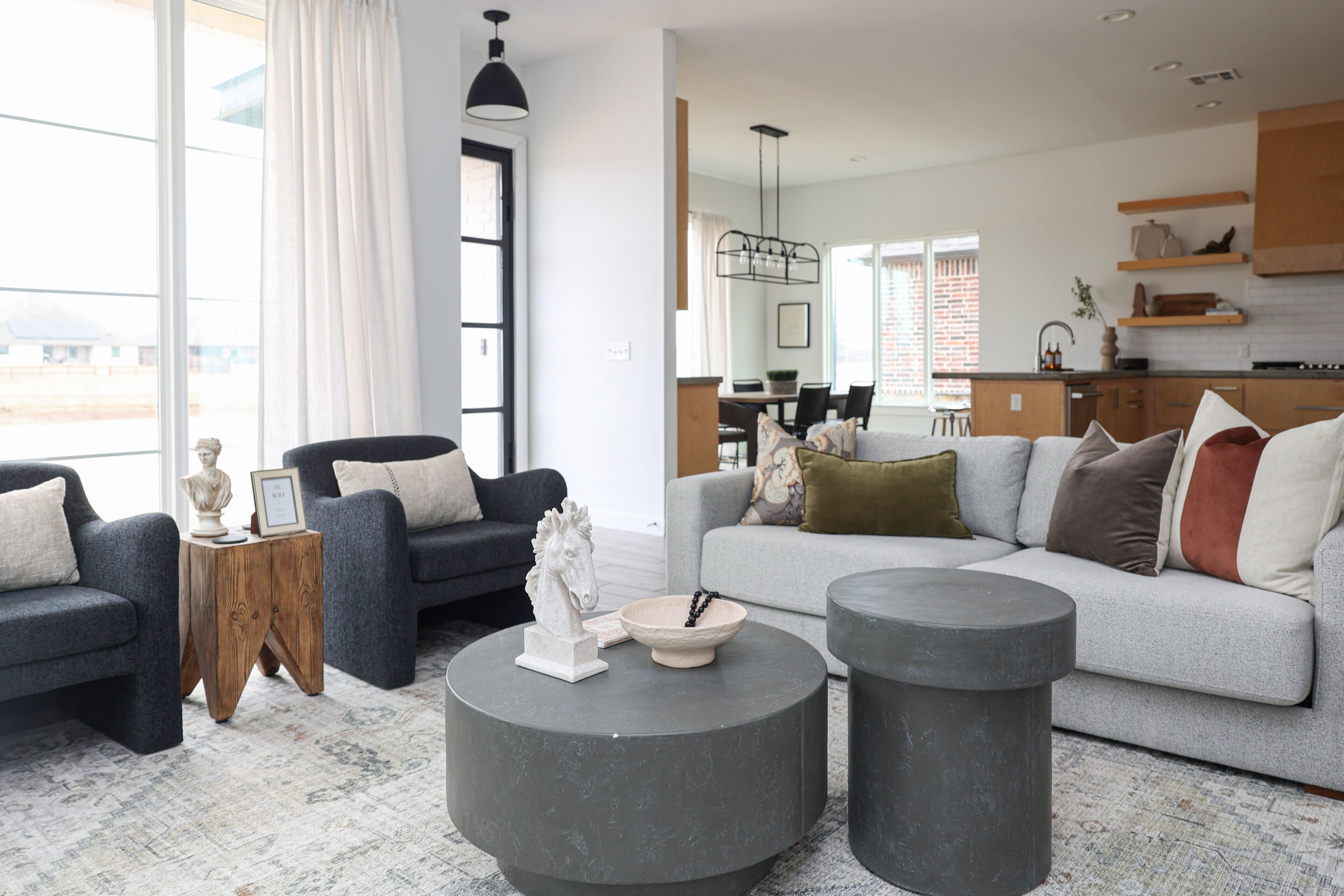 Hunter Haven: South Tulsa Modern Luxury