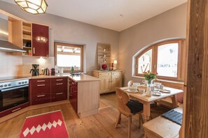 冷蔵庫、オーブン、食器洗い機、コーヒー / ティーメーカー