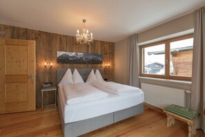 4 bedrooms, iron/ironing board, free WiFi