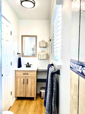 Hair dryer - Cozy Studio Cottage - Downtown Twin Falls (Twin Falls)