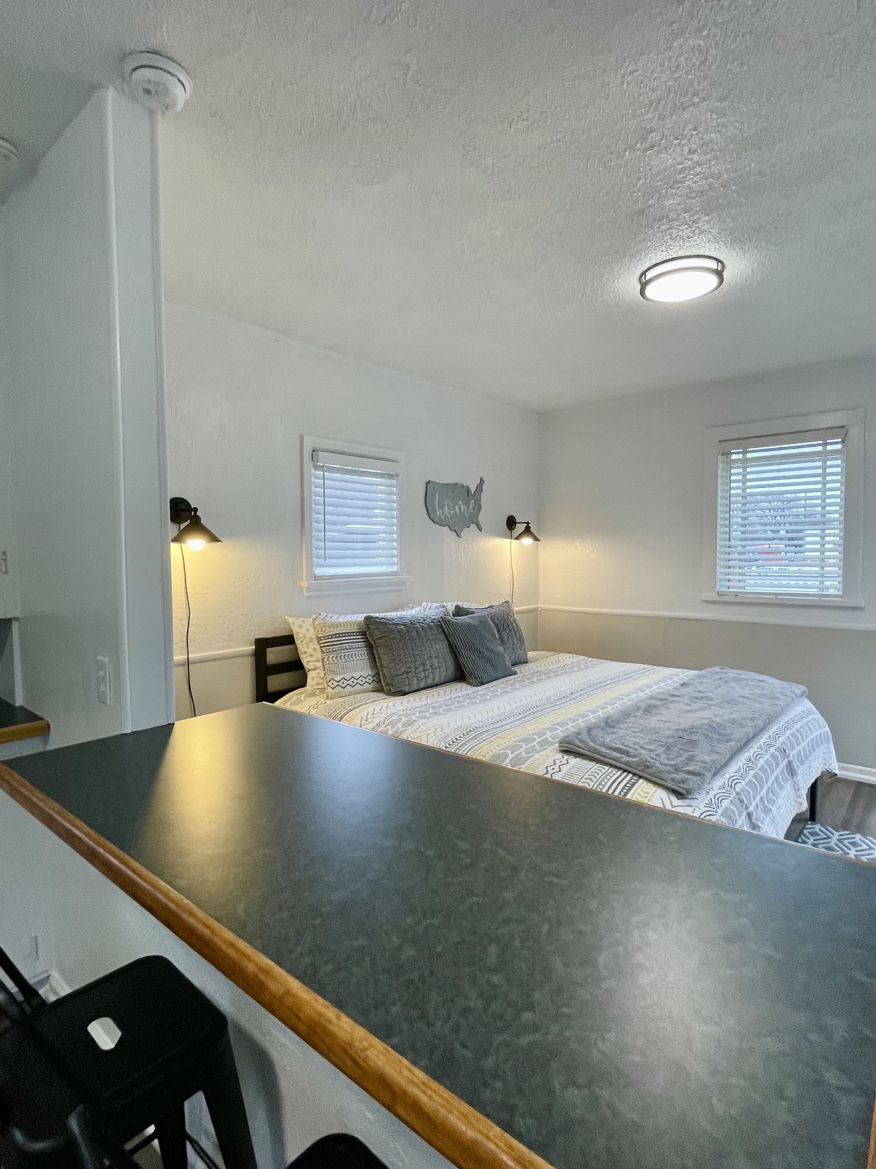 Een strijkplank/strijkijzer, gratis wifi