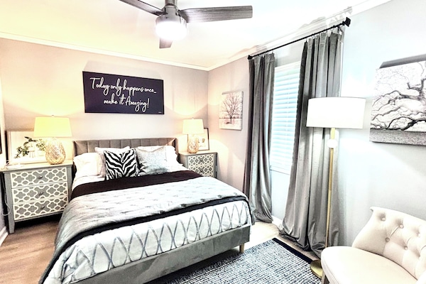 Ensuite bath with smart tv, charging stations and luxe bedding!