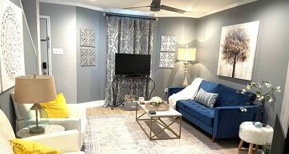 Entire home 2 bedroom 2 en-suites. Keurig, snacks. Near Mall of LA, LSU & Downt.