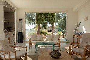 Fernseher, Kamin, Drucker