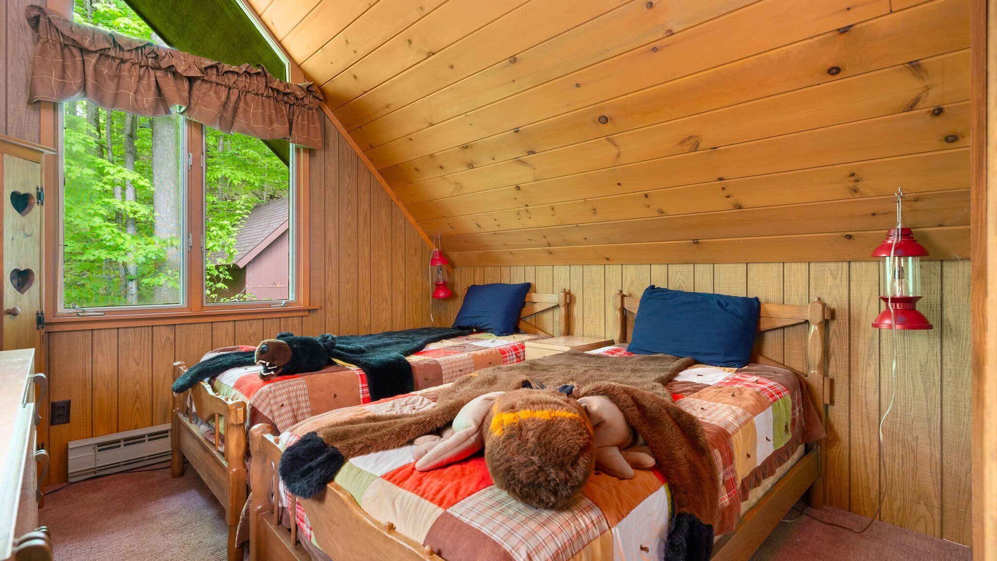 5 bedrooms, iron/ironing board, free WiFi, bed sheets