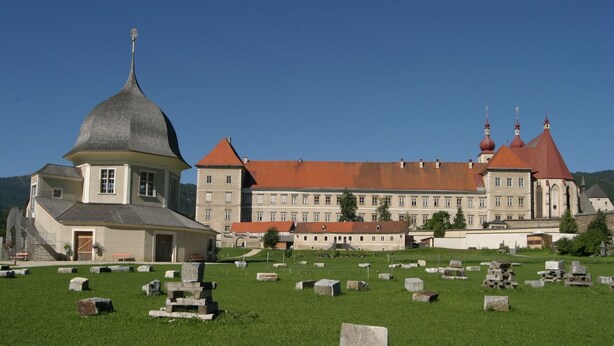 A large historic building with a prominent dome and multiple red-roofed towers. - Chalet in Stadl an der Mur near Ski Slopes (Stadl an der mur)