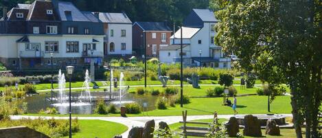 المنطقة المحيطة بالمنشأة