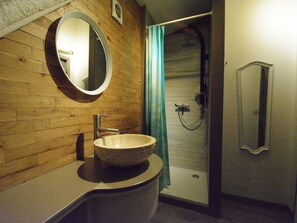 Shower, towels