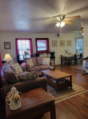 スマートテレビ、DVD プレーヤー、書庫、ビデオライブラリ