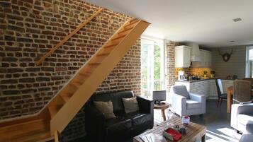 TV, fireplace, DVD player