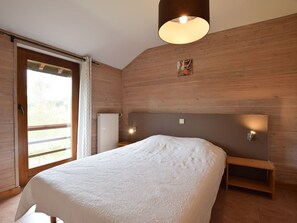 4 bedrooms, WiFi - Duplex Chalet with Sauna and Terrace (La Roche en Ardenne)