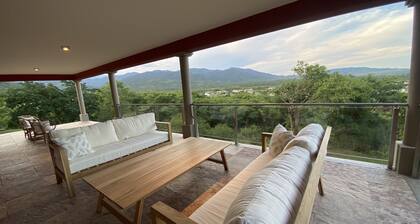 HERMOSA CASA CON INCREIBLES VISTAS