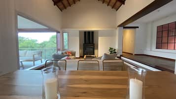 Family Villa | Living area | 42-inch flat-screen TV with digital channels, fireplace, Netflix