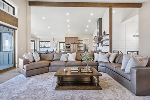 Smart TV, fireplace, ping pong, music library - Private pool, hot tub, indoor basketball court, massive indoor slide, and VIEWS! (Bear Lake County)