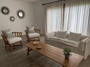 Televisión de pantalla plana, chimenea y Netflix 