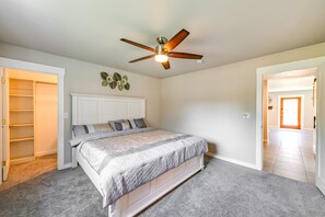 4 bedrooms, iron/ironing board, WiFi, bed sheets