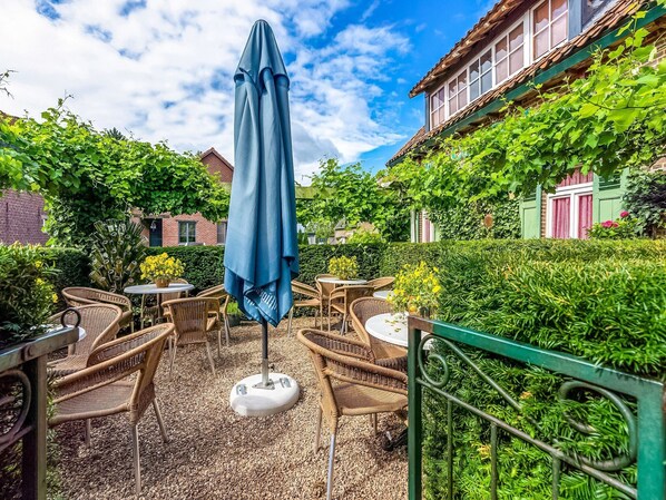 تناول الطعام بالخارج