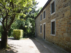 Property grounds - Family Villa in Ferrières (Ferrieres)