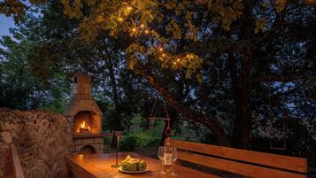 تناول الطعام بالخارج