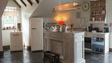 Réfrigérateur, micro-ondes, four, lave-vaisselle