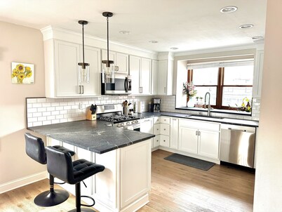 Victorian Village Townhome, large living space in the heart of the short north!