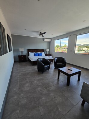 In-room safe, free WiFi, bed sheets - Tropical Paradise (Jacó)