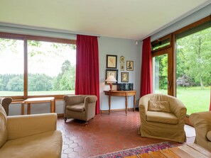 TV, fireplace, stereo