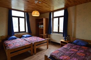 8 間睡房、免費 Wi-Fi