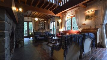 Televisie en een open haard