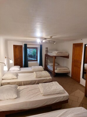 11 bedrooms, WiFi - Modern Group Home in Bra (Bra)