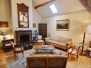 TV, fireplace, DVD player