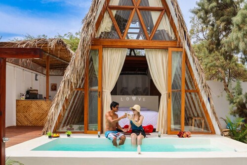 Love Shack/Pool/Parking/BBQ/Private Paradise.